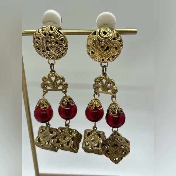 Runway 1980's Amy Jo of New York Red & Gold Clip On Earrings - Picture 1 of 6